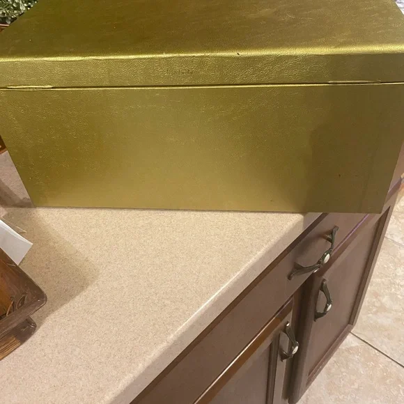 Vintage ladies extra large BUXTON jewelry box. Overall good condition - Picture 8 of 9